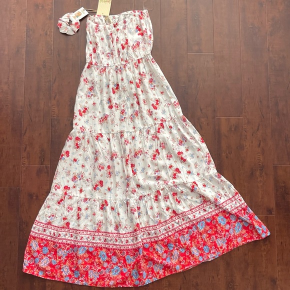 Dresses & Skirts - Floral Maxi Dress… NWT!